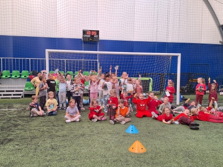 Gry i zabawy na hali sportowej