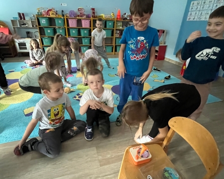 Muzyczna przygoda z mini gramofonem