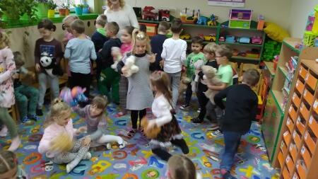 Święto Pluszowego Misia z dziećmi z grupy Tuptusie z PM 29
